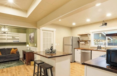 Sedro-Woolley House | Thompson Estate (Sleeps 12)