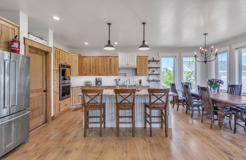 Corvallis Other | Three Bears Get Away (6-Bedroom Farmhouse) - Handicap accessible by RedAwning