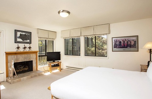 Elkhorn Hotel | Three Bedroom Three Beds Village Condo w/Pool Access & Village Trails
