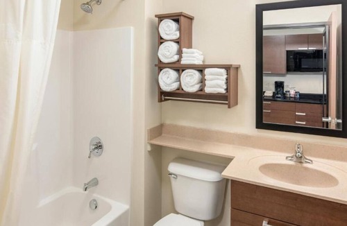 Jamestown Hotel | Three Comfortable Room w/Cooking Facilities Near Little Britches Fishing Pond