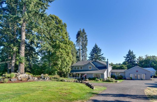 Oregon City House | Three Springs Estate | 7BR Retreat with Pond