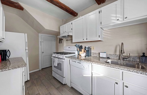 Clintonville House | Tibet Twins Suites – For 12!