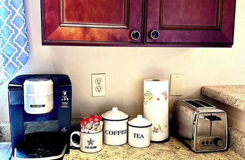 Montrose Cottage | Tilted Rooster Ranch Guesthouse - 5 Minutes from Airport & 10 From Downtown
