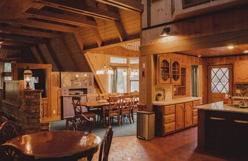 Port Angeles Ski Chalet | Timber Chalet Retreat - Hot Tub & Fire Pit