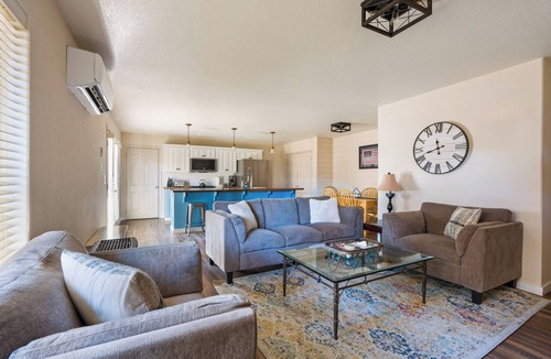 Sisters House | Timber Creek Escape Sisters Townhome pet friendly and great location