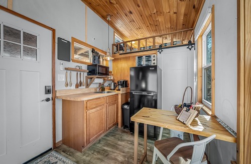Mentone Cabin | Tiny Cub House | Secluded Tiny House on 1.7 Acres, Mentone