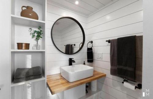 Apple Valley House | Tiny Home Lodge Near Zion and Bryce National Park Breathtaking Views Hot Tub