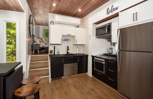 Sagle House | Tiny Home Paradise Stay w/ Lake & Mountain Views