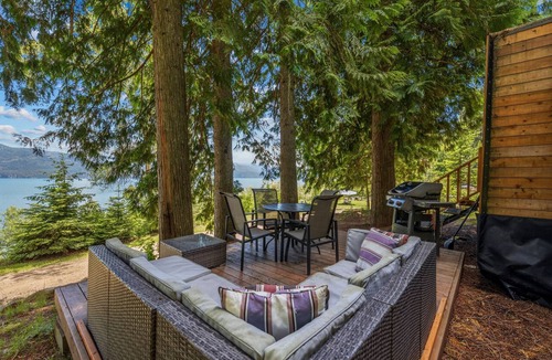 Sagle House | Tiny Home Paradise w/Hot Tub and Lake Views