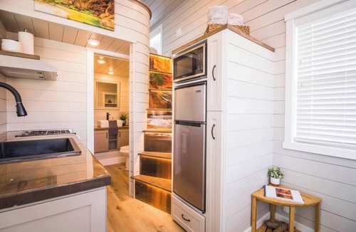 Apple Valley House | Tiny Home + Private Hot Tub | Zion Adventure Base
