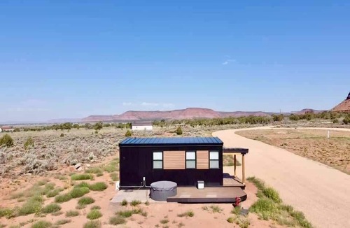 Kanab House | Tiny Home w Panoramic Views, Hot Tub, Near Zion