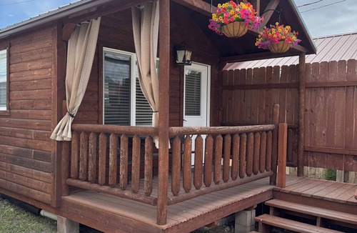 Gardiner Cabin | Tiny Yellowstone Riverside Cabin