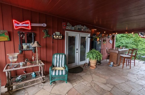 Alcoa Apartment | Toad Hill: Great views! Minutes to UT & Airport! Pet Friendly!
