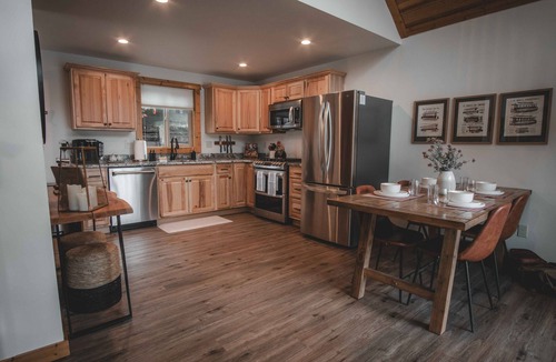 Riggins Cabin | Top 1% Salmon River Cabin - Big Views, Quiet + 35-Ft Deck