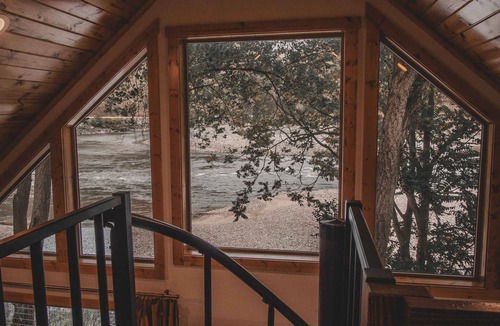 Riggins Cabin | Top 1% Salmon River Cabin - Big Views, Quiet + 35-Ft Deck