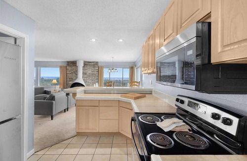 Ocean Shores Condo | Top Floor Penthouse Suite with Ocean View
