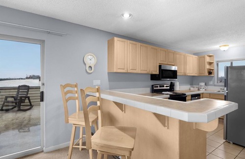 Ocean Shores Condo | Top Floor Penthouse Suite with Ocean View