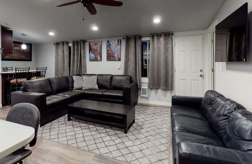 Manson House | Top-floor studio w/ partial lake view & dog-friendly cottage - near town & lake!