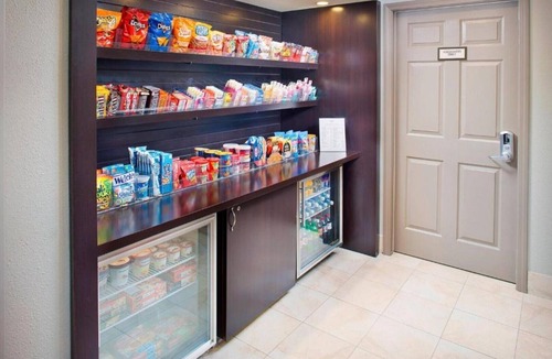 Lynnwood House | Top Hotel in WA Near Alderwood Mall with Kitchens