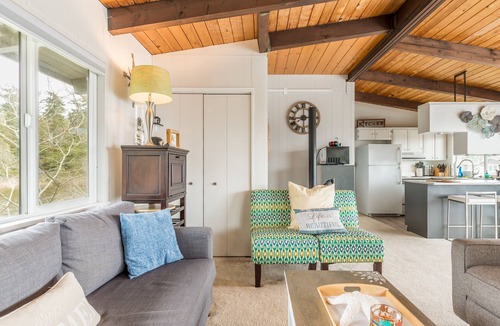 Coupeville House | Totally Beachin' Getaway by AvantStay | Waterfront