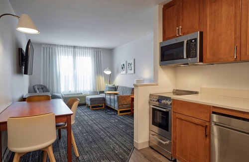 Medford Hotel | TownePlace Suites by Marriott Medford