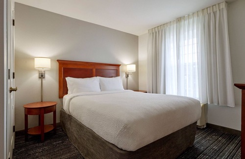 Medford Hotel | TownePlace Suites by Marriott Medford
