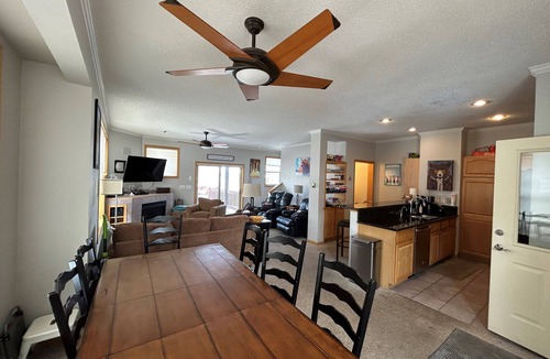 Wildernest House | Townhome - 2 living areas - private hot tub - Dog friendly - Great Hiking