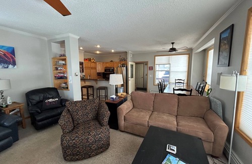 Wildernest House | Townhome - 2 living areas - private hot tub - Dog friendly - Great Hiking