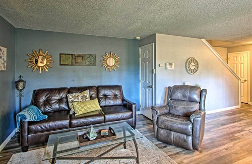 Lakewood House | Townhome w/ Yard: 3 Mi to Camp Murray & JBLM