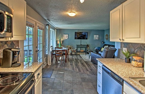 Lakewood House | Townhome w/ Yard: 3 Mi to Camp Murray & JBLM
