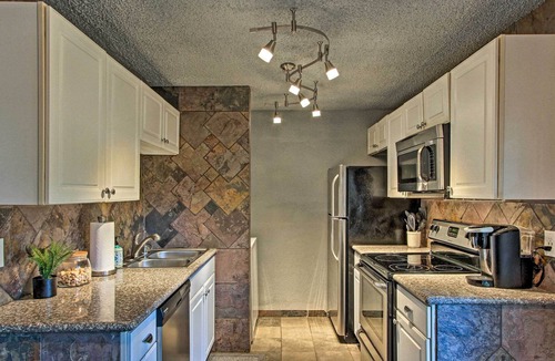 Lakewood House | Townhome w/ Yard: 3 Mi to Camp Murray & JBLM