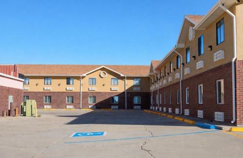 Allison Hotel | Townhouse Super Gallup - I-40