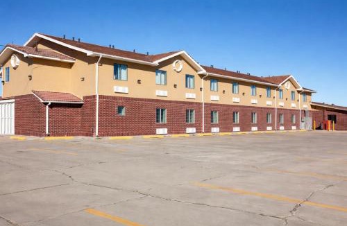 Allison Hotel | Townhouse Super Gallup - I-40