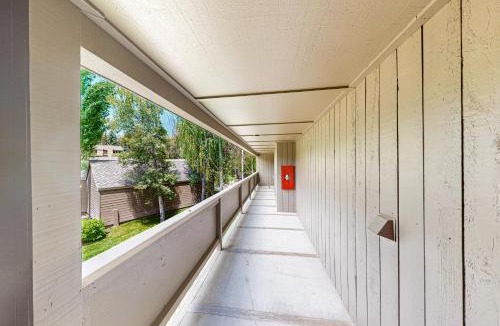 Elkhorn Village Apartment | Trail & Tee Retreat