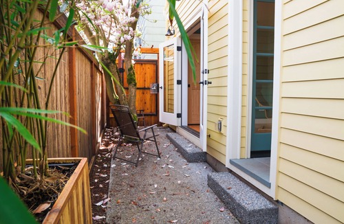 Green Lake Cottage | Tranquil 1-bedroom cottage with AC near Seattle's popular Green Lake Park