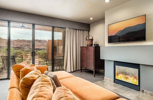 Ivins Villa | Tranquil Desert Hideaway w/Scenic Balcony Views | Snow Canyon State Park -1.3mi