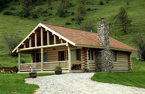 Darby Cabin | Tranquil Mountain Glamping Retreat: Stunning Log Cabin with in Darby, MT