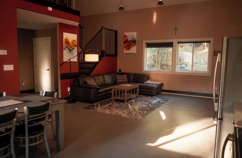 Chattaroy House | Tranquil Nature Retreat on 12 acres!