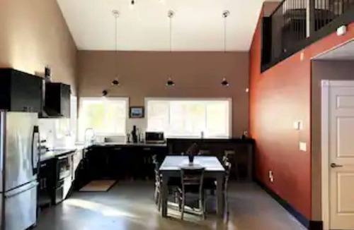 Chattaroy House | Tranquil Nature Retreat on 12 acres!
