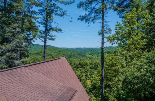 Epworth Cabin | Tranquil Ridge- View, pet friendly, hot tub, sauna