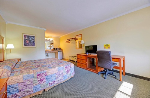 Stevenson Hotel | Tranquil Room Perfect for Nature Lovers – Close to Bridge of the Gods -4.4 miles