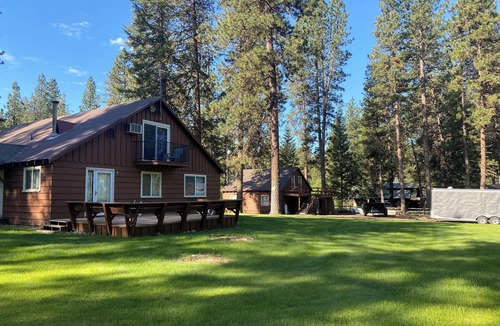 New Meadows Cabin | Tranquil Ski Retreat + Hot Tub + Mins to Brundage Ski Resort & McCall 4 bd+WiFi