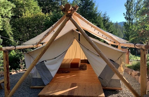 Idleyld Park RV Rental | Tranquil Umpqua National Forest Accommodation Ideal for a Getaway in Oregon