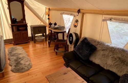 Idleyld Park RV Rental | Tranquil Umpqua National Forest Accommodation Ideal for a Getaway in Oregon