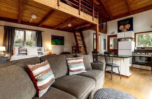 Sedro-Woolley House | Tranquil Waterfront Cabin on Cain Lake for a Cozy Glamping Getaway in Sedro-Woolley, WA