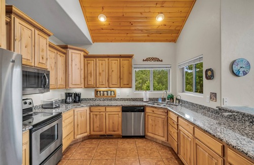 Zion National Park East Entrance House | Tranquility Cabin| Family-Friendly Zion Getaway