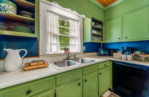 Fort Payne Cottage | Tranquility Hideaway Cottage | Downtown Fort Payne | 2+ Wooded Acres | Wi-Fi