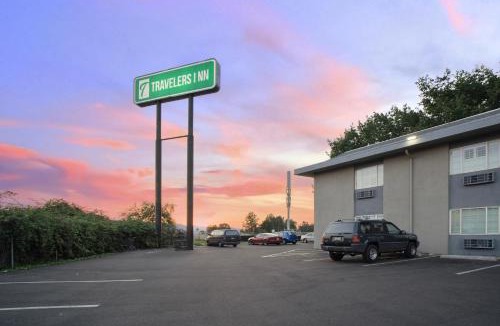 Medford Hotel | Travelers Inn Medford