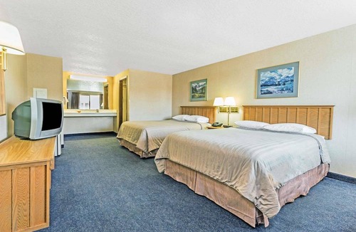Halsey Hotel | Travelodge by Wyndham Pioneer Villa