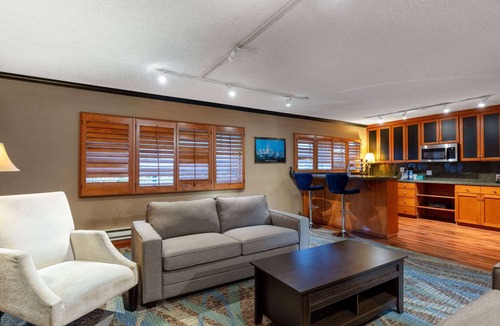 South Lake Union Hotel | Travelodge by Wyndham Seattle By The Space Needle